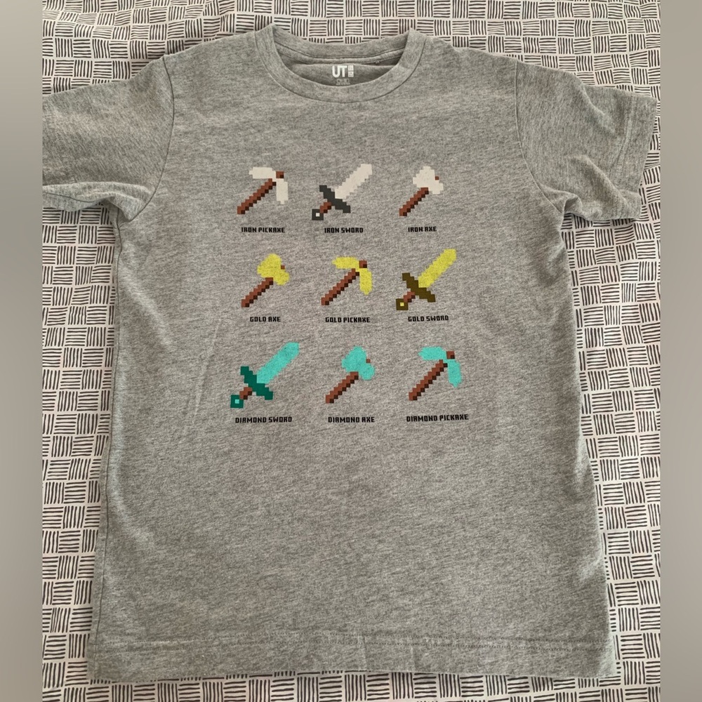 Like new! Uniqlo kid tshirt